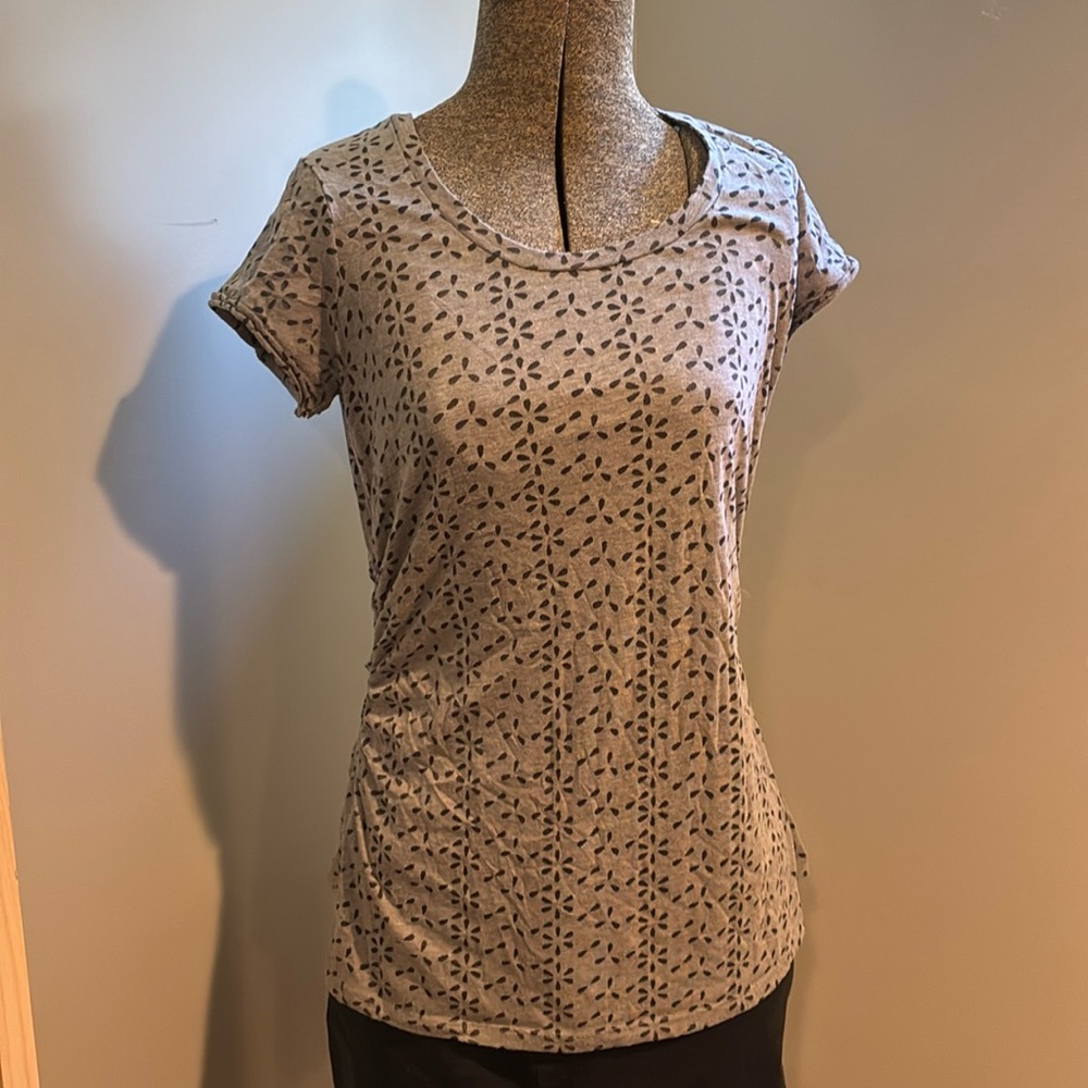 💜 4/$20 TOPS - Eyelet T Shirt